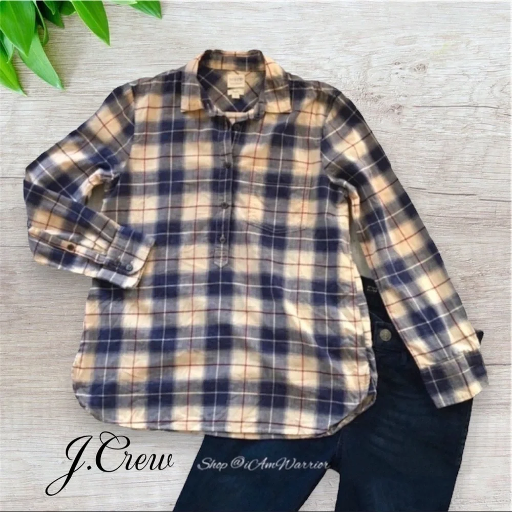 J.Crew plaid ‘boy fit’ 3/4 button down top *shop@iamwarrior